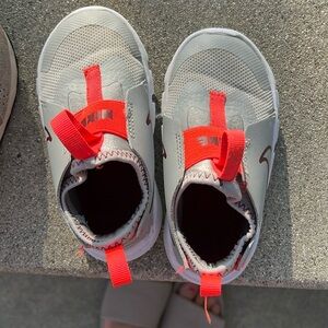 Nike Toddler tennis shoes flex runner